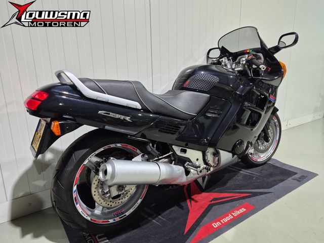 honda - cbr-1000-f