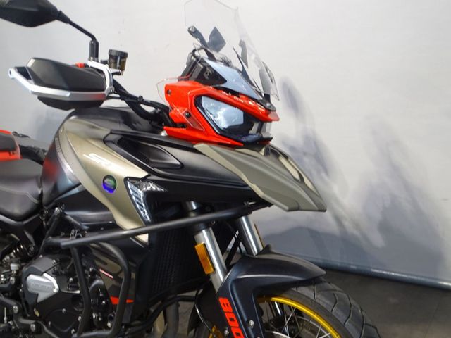 QJMOTOR - srt-800-sx-touring