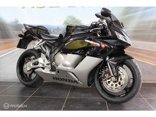 honda - cbr-1000-rr-fireblade