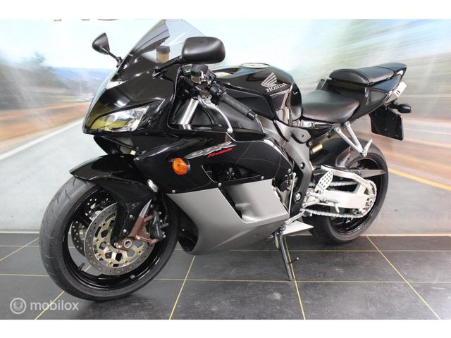 honda - cbr-1000-rr-fireblade