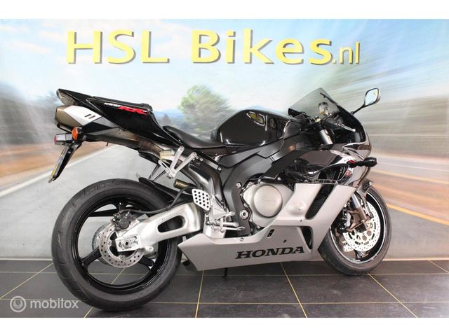 honda - cbr-1000-rr-fireblade