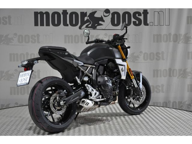 suzuki - gsx-8t