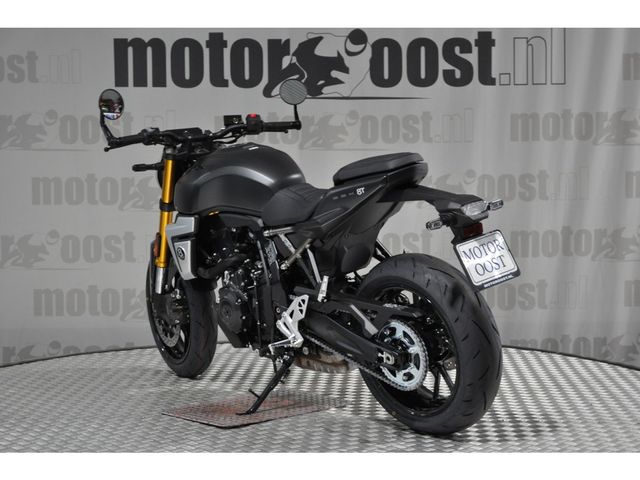 suzuki - gsx-8t