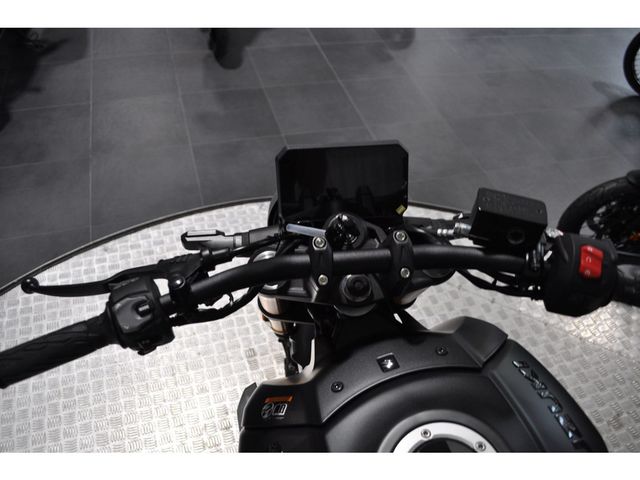 suzuki - gsx-8t