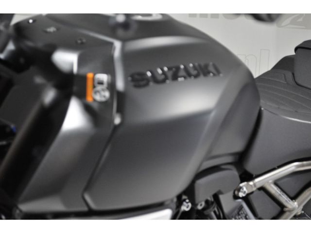 suzuki - gsx-8t