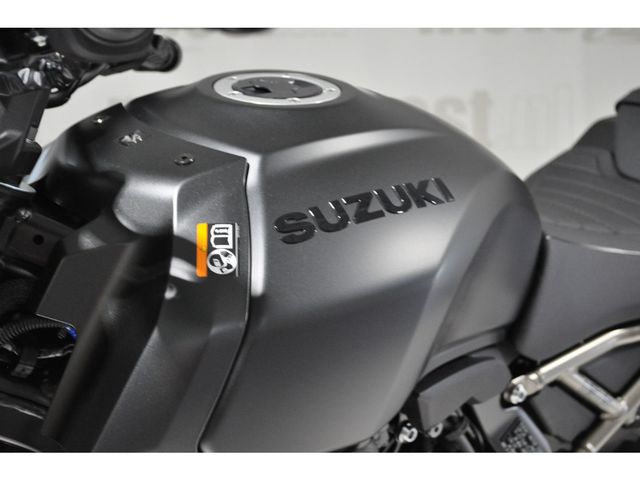 suzuki - gsx-8t