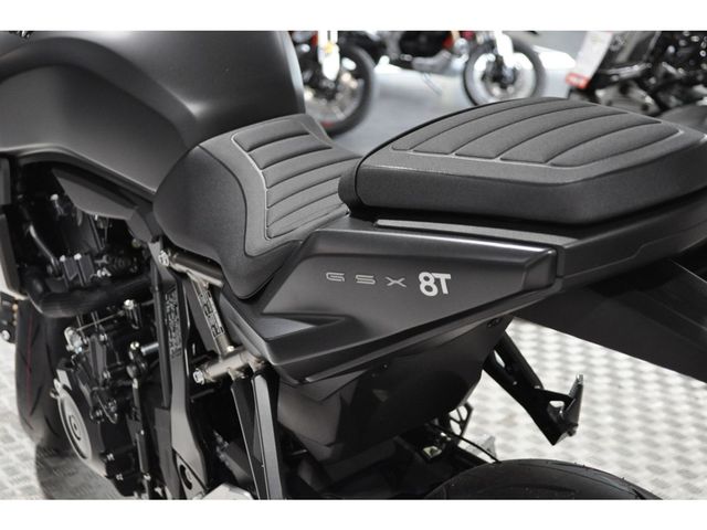 suzuki - gsx-8t