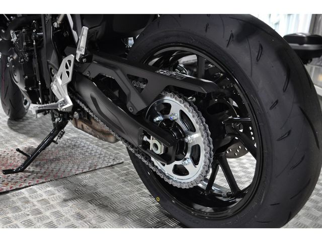 suzuki - gsx-8t
