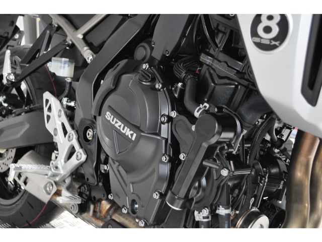 suzuki - gsx-8t