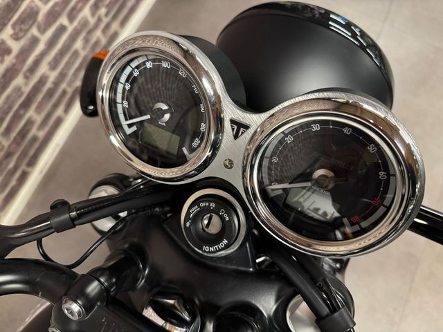 triumph - bonneville-t-120-black