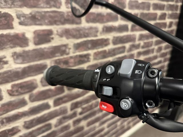 triumph - bonneville-t-120-black