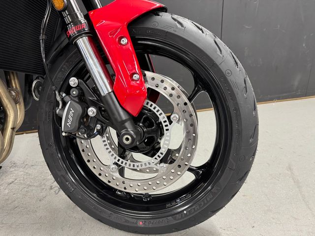 triumph - trident-660