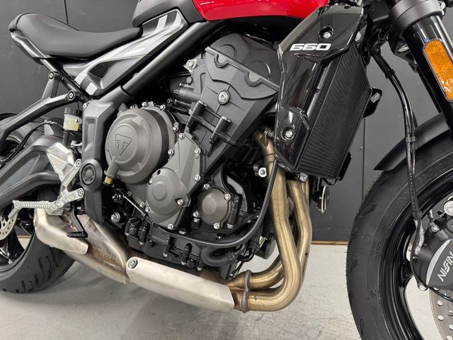 triumph - trident-660