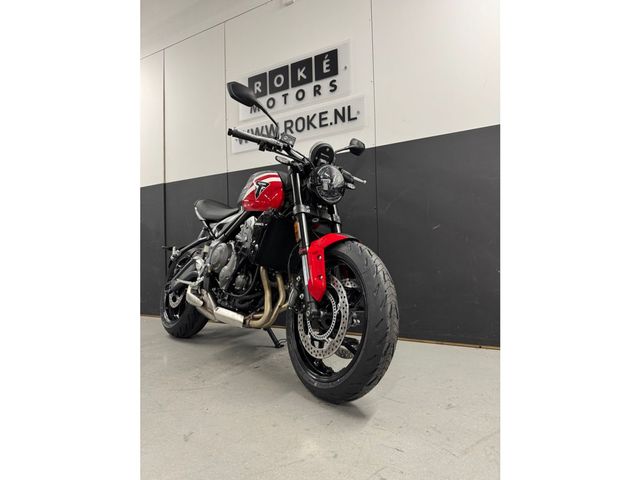 triumph - trident-660