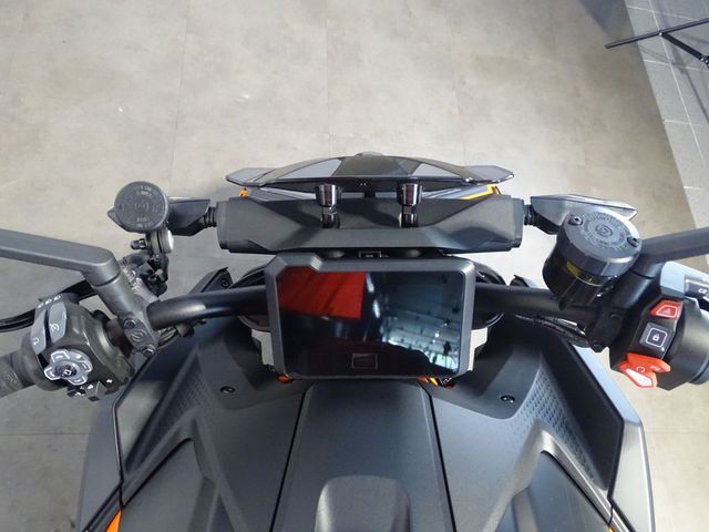 ktm - 1390-super-duke-r-evo
