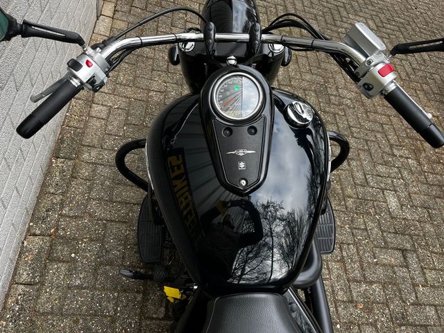 suzuki - intruder-c-1800-r