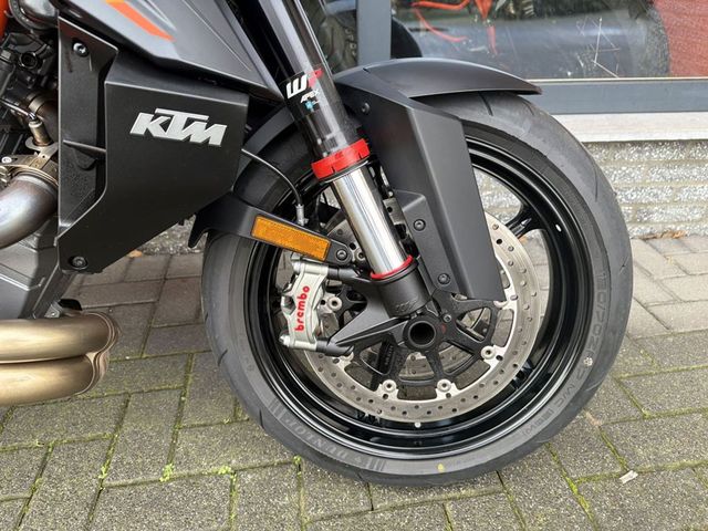 ktm - 1390-super-duke-r
