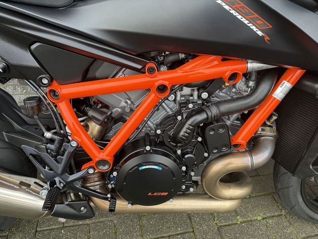 ktm - 1390-super-duke-r