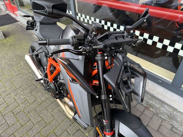 ktm - 1390-super-duke-r