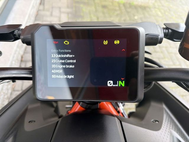 ktm - 1390-super-duke-r