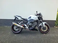 Yamaha FZ 1  -Veel extras ! -Supermooie motor -Akra ! 2009 occasion – foto 3 van 26