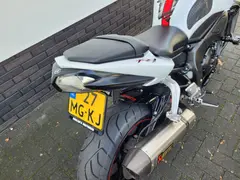 Yamaha FZ 1  -Veel extras ! -Supermooie motor -Akra ! 2009 occasion – foto 6 van 26