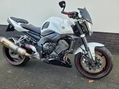 Yamaha FZ 1  -Veel extras ! -Supermooie motor -Akra ! 2009 occasion – foto 2 van 26
