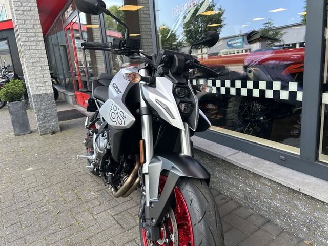 suzuki - gsx-8s