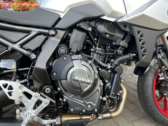 suzuki - gsx-8s
