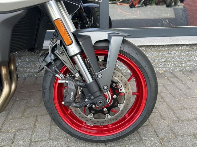 suzuki - gsx-8s