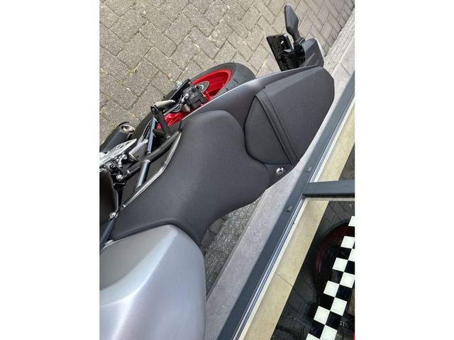 suzuki - gsx-8s