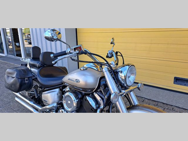 yamaha - xvs-1100-a-dragstar-classic