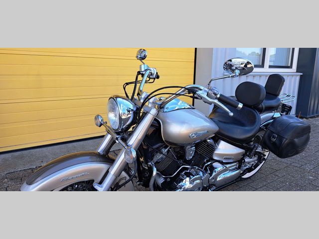 yamaha - xvs-1100-a-dragstar-classic