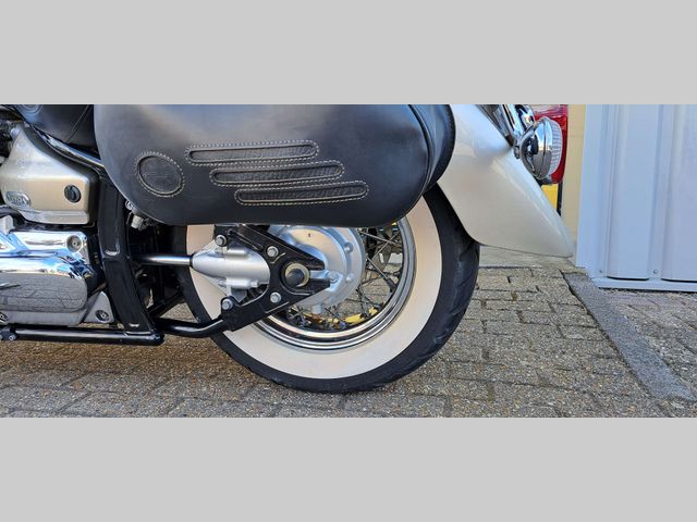 yamaha - xvs-1100-a-dragstar-classic
