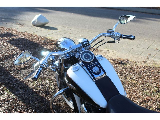 harley-davidson - softail-deluxe