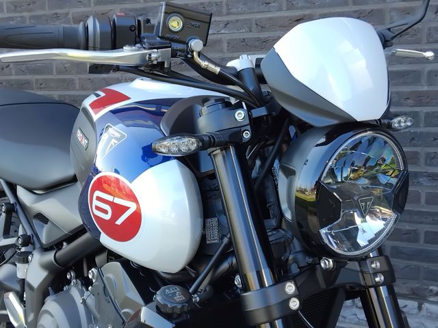 triumph - trident-660