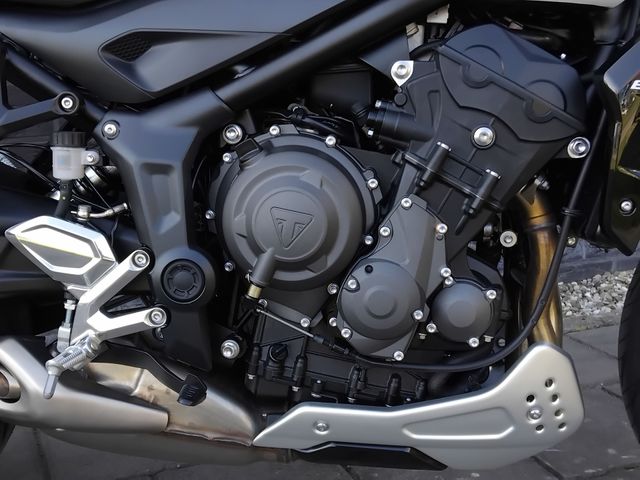 triumph - trident-660