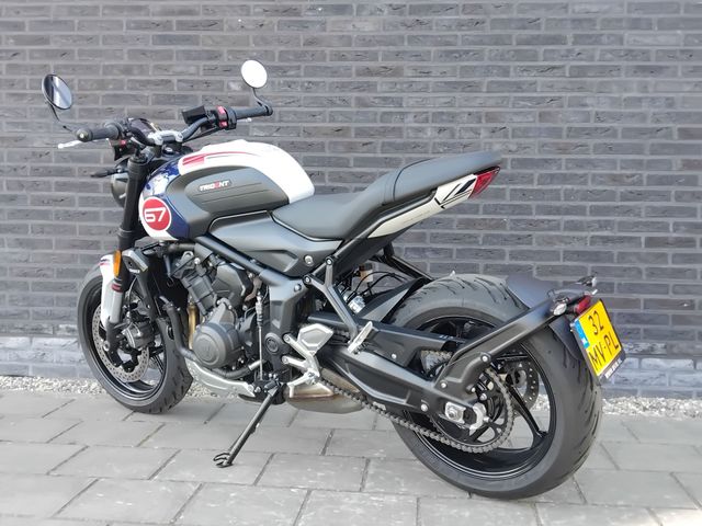 triumph - trident-660