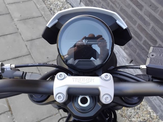 triumph - trident-660