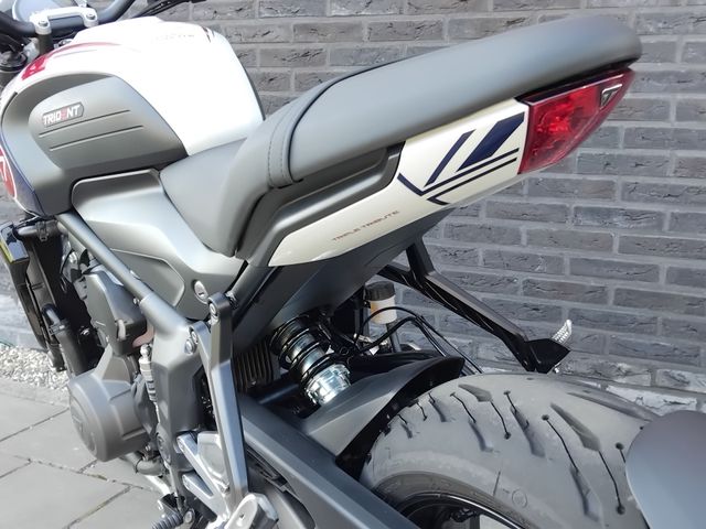 triumph - trident-660