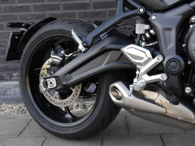 triumph - trident-660