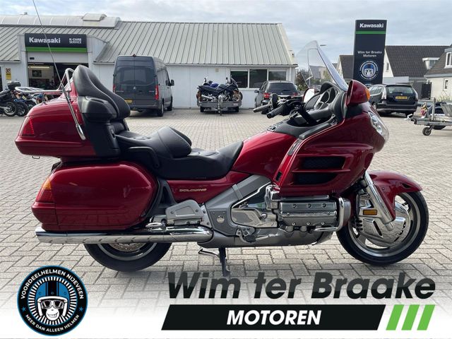 honda - gl-1800-goldwing-touring-deluxe