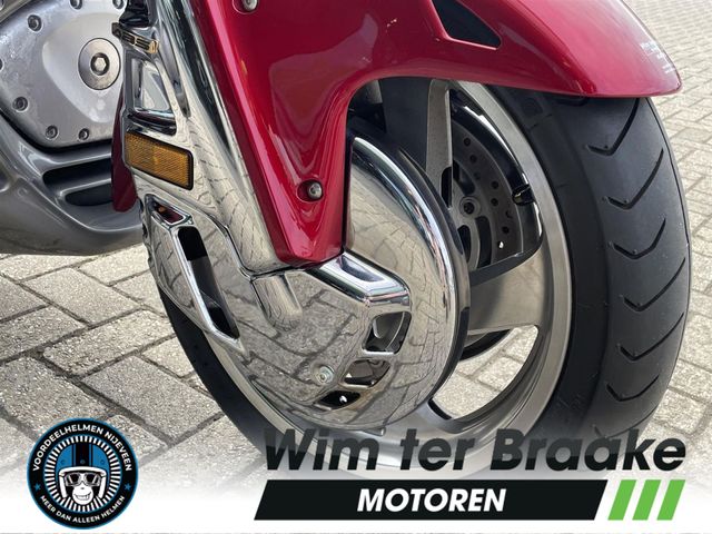honda - gl-1800-goldwing-touring-deluxe