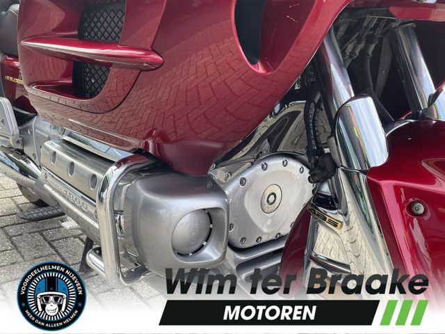 honda - gl-1800-goldwing-touring-deluxe