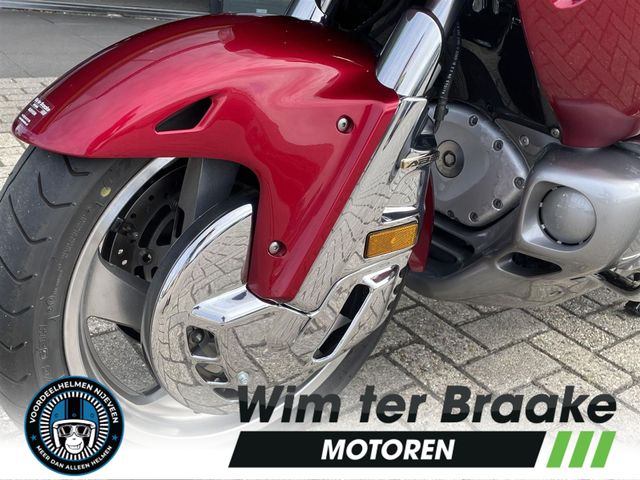 honda - gl-1800-goldwing-touring-deluxe