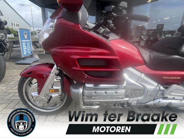 honda - gl-1800-goldwing-touring-deluxe