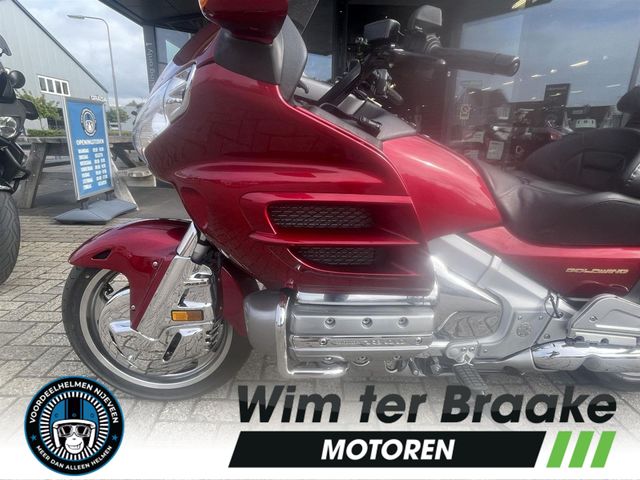 honda - gl-1800-goldwing-touring-deluxe