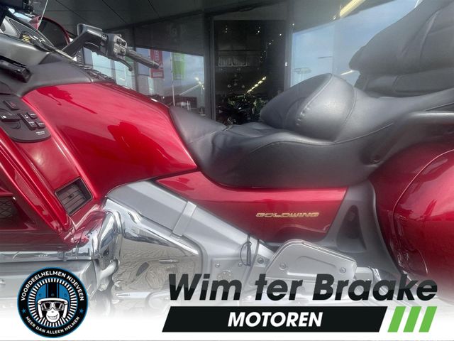 honda - gl-1800-goldwing-touring-deluxe