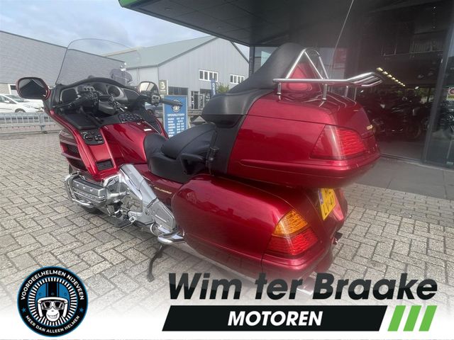 honda - gl-1800-goldwing-touring-deluxe