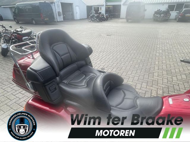 honda - gl-1800-goldwing-touring-deluxe